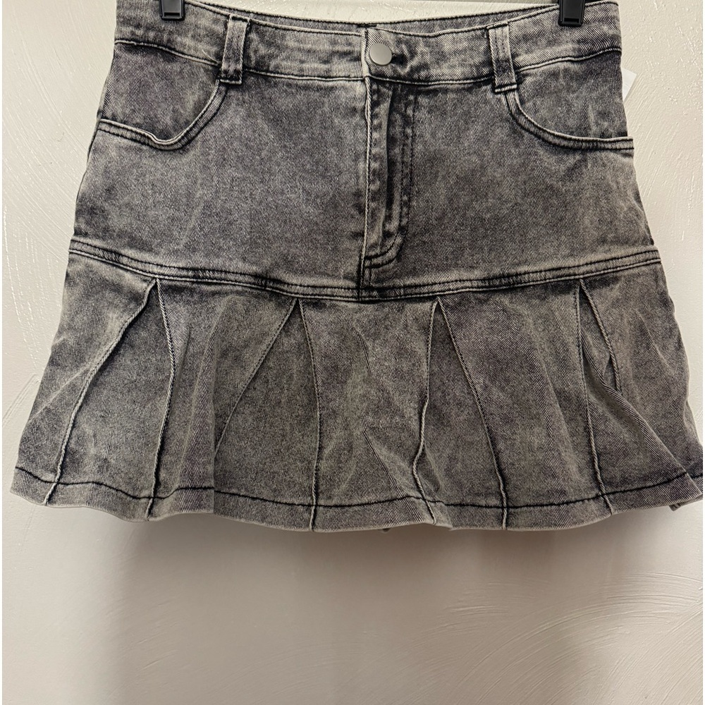 Pleated denim skort